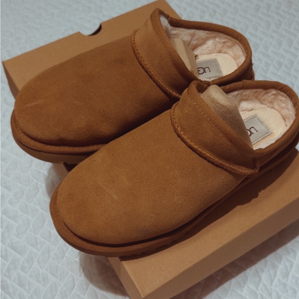UGG®
Women's Classic Slippers